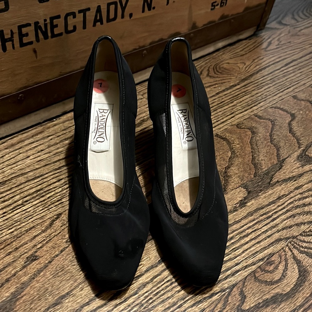 Bandolino black pumps